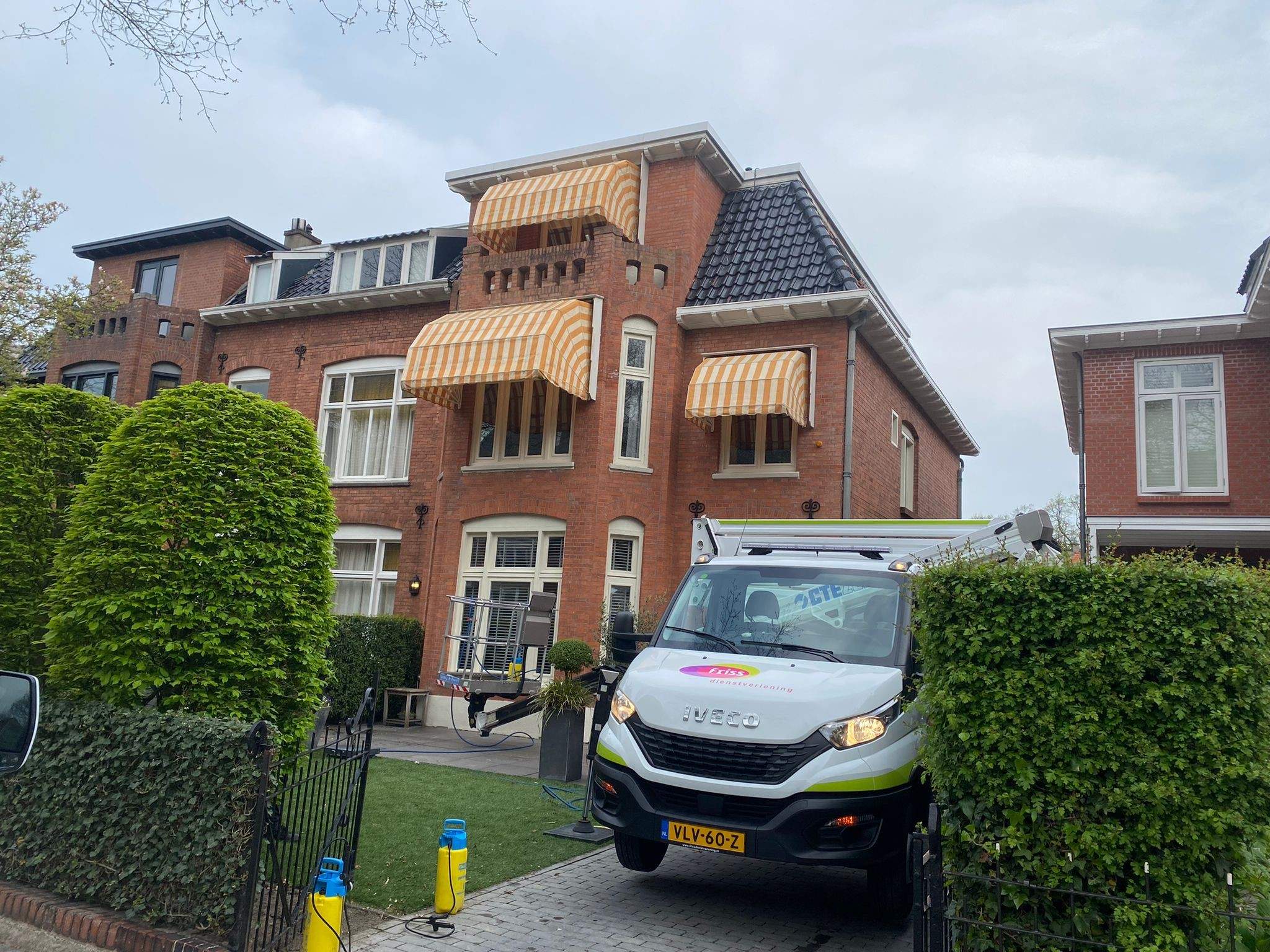 Vervuilde markies mos lekstrepen atmosferische vervuiling woonhuis kantoor particulier zakelijk