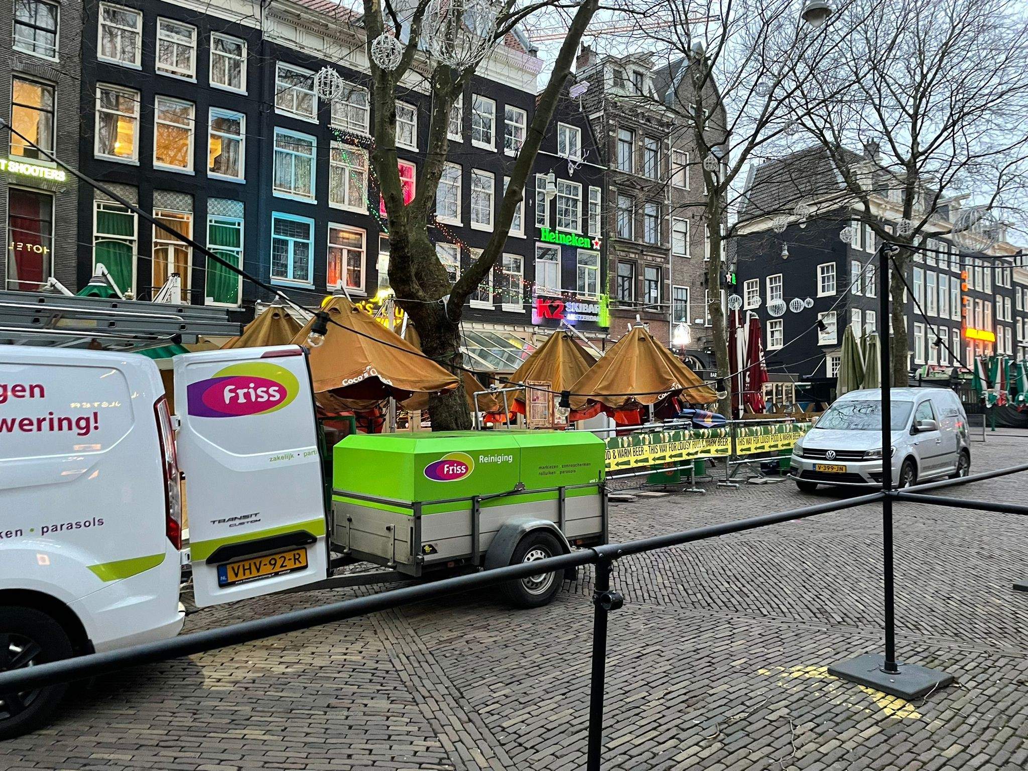 Parasol terras zakelijk vervuild horeca Amsterdam